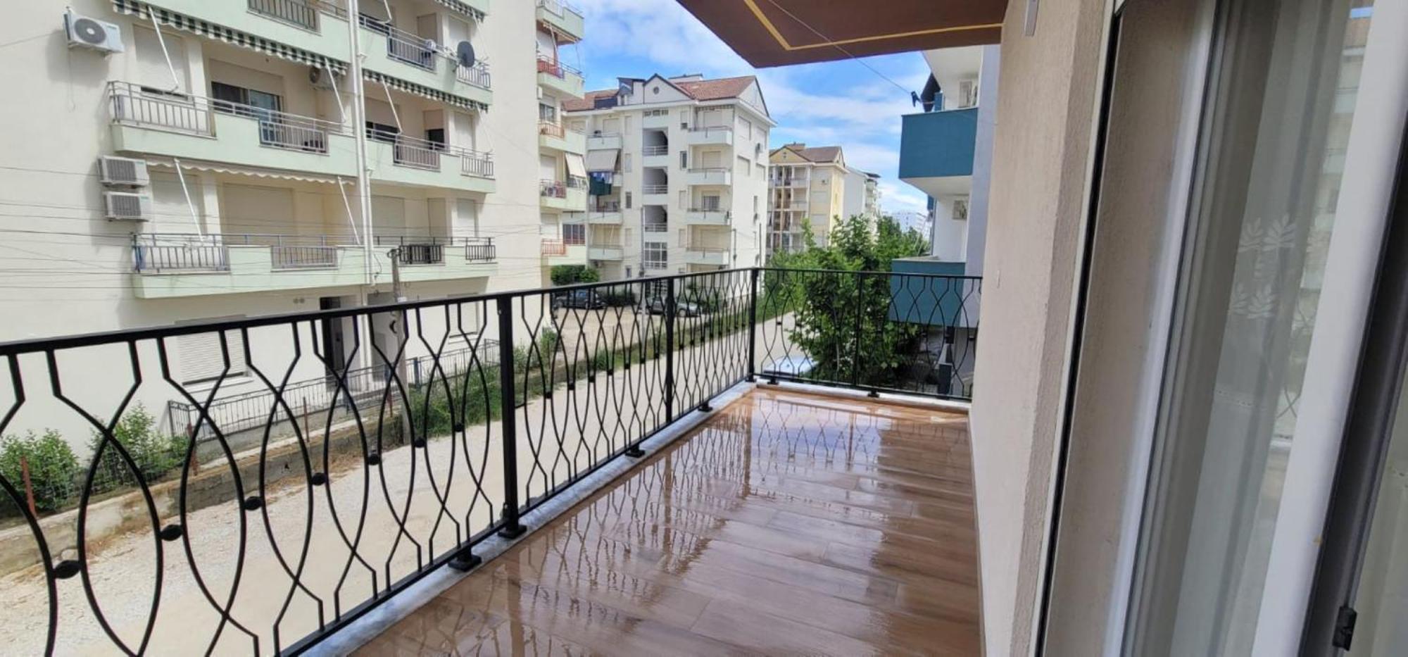 Perla 8 - Vakantiehuis Golem (Tirana)